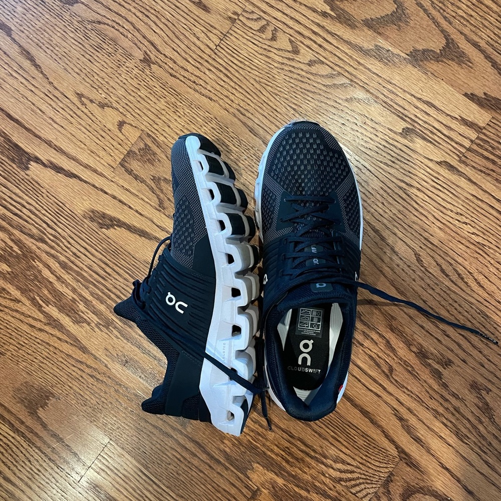 On cloud Swift Women’s athletic shoes